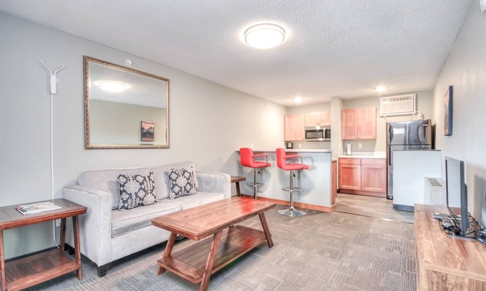 Rapid City Apartamento | Suite 217 - 1BR Apartment | 1 Bed, 1 Bath