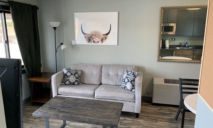 Rapid City Apartamento | Suite 307 - 1BR Apartment | 1 Bed, 1 Bath