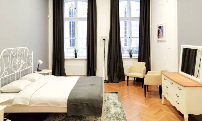 Novi Sad Apartamento | Suite en la plaza central con vistas a la catedral