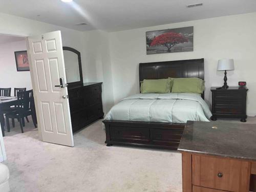 Bowie Casa | SUITE B - Private Cozy, Spacious Suite with Private Bathroom