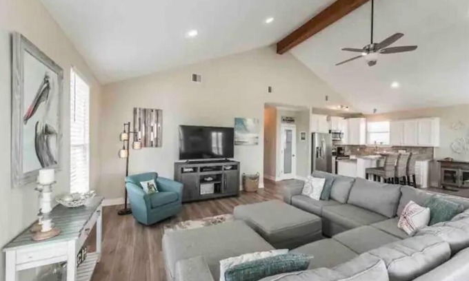 Cate Gray Villa | SUITE BEACH ~ Daytona Beach Shores House