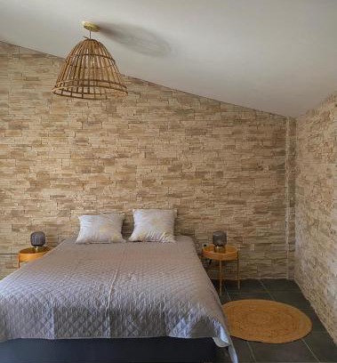 Saint-Martin-de-Crau Cama Y Desayuno | Suite cosy indépendante avec extérieur