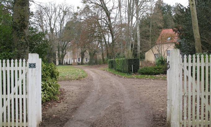 Ourouer-les-Bourdelins Casa | Suite de 2 Chambres Dans la Maison du Jardinier du Château de Chalivoy-la-noix