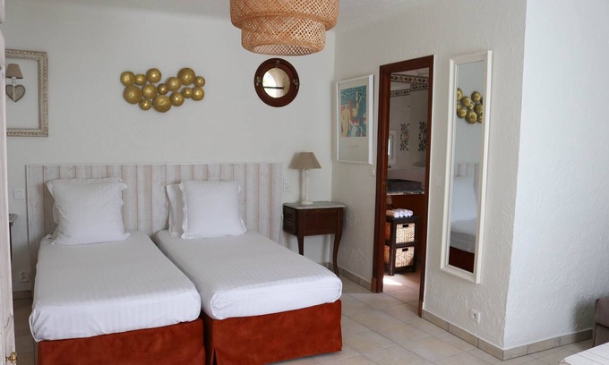 Vence Hotel | Suite double bed + sofa bed with terrace ( 11 )