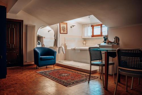 Senigallia Casa | Suite in Open Space con Jacuzzi in Villa Iris, Parcheggio Privato in Giardino, in Centro Città