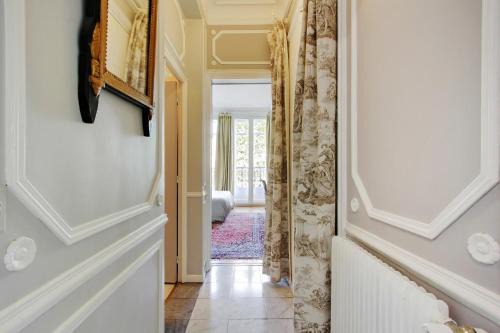 Chaillot Cama Y Desayuno | Suite junior avec balcon et vue sur Arc de Triomphe