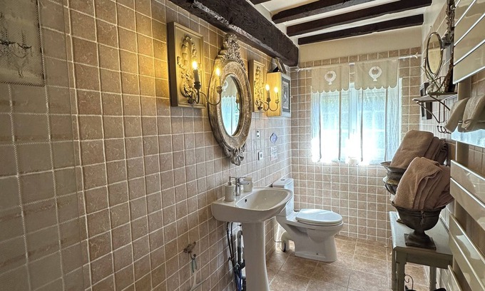 Suzay Cama Y Desayuno | SUITE MARQUISE DE POMPADOUR PRIVATE CHARMING ROOM BREAKFAST INCLUDED