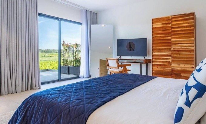 Belarga Cama Y Desayuno | Suite n°3 in Villa SCL - Heated pool