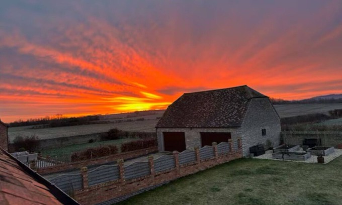 Ardens Grafton Cama Y Desayuno | Suite of Three Rooms in a Beautiful Converted Barn in Barton