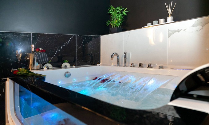 Meaux Casa | Suite Panthéon Maison de Ville Haut de Gamme Avec Jaccuzi et Sauna