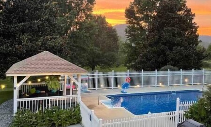 Trenton Casa | Suite Retreat -Pool & Spa w/Mtn Views | Mins to Chattanooga