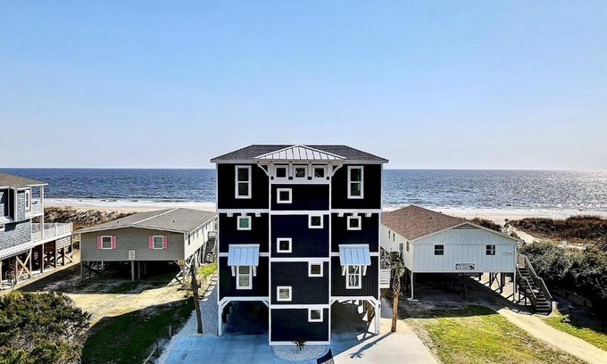 Yaupon Beach Casa | Suite Southern Charm