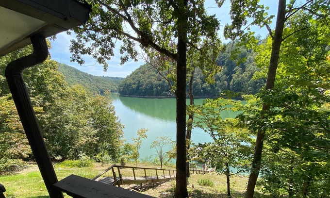Jacksboro Casa | SUITE SPOT - Million Dollar Views of Norris Lake! Just minutes off I-75!