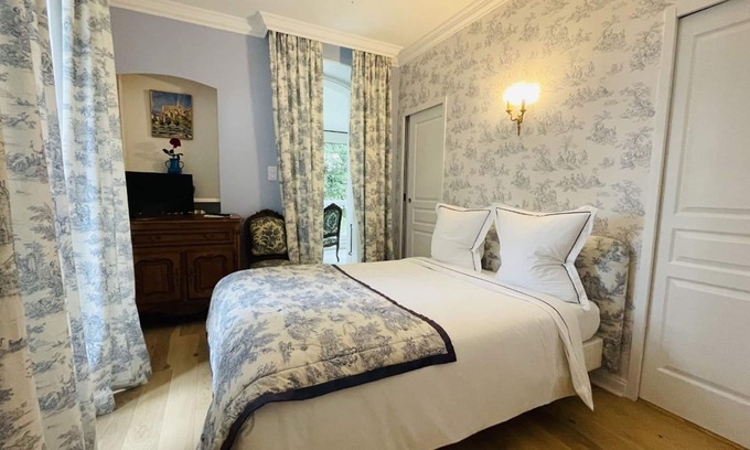 Aubin Cama Y Desayuno | Suite-Tradicional-Baño Privado-Vista al Parque