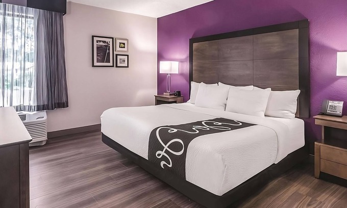 Myrtle Beach Hotel | Suite with King Bed at La Quinta Inn: Complimentary Breakfast & Pool