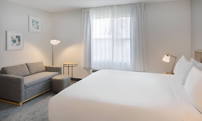 Westshore Hotel | Suite with Kitchen and Free Shuttle to Tampa Airport - Near Major Hotspots!