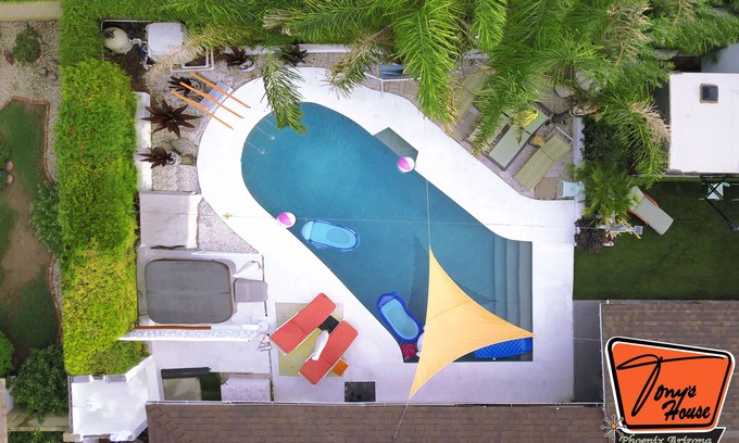 Alhambra Apartamento | suite with kitchenette, pet friendly, clothing optional pool, in a gay hotel