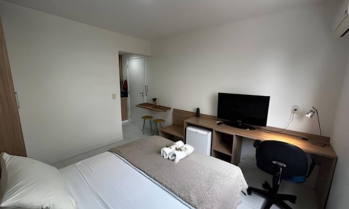 Jacarepagua Casa | Suite with mini kitchen and pool