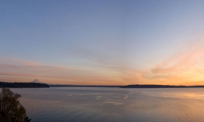 Three Tree Point Cama Y Desayuno | Suite con Puget Sound, Mount Rainier y vistas olímpicas
