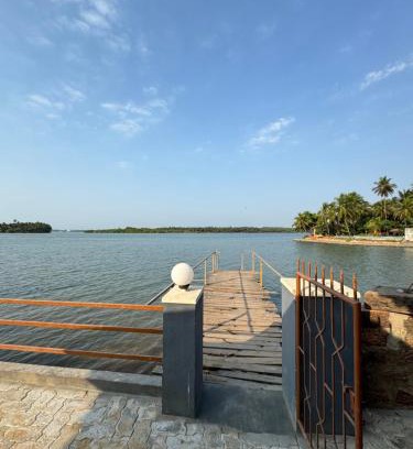 Tonse West Casa | Suites by the Glasswater homestay