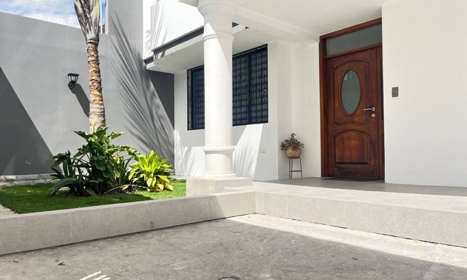 Caranqui Condominio | Suites Los Sauces Elegancia y Confort