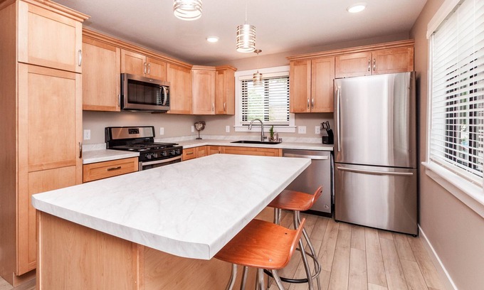 Kutzky Park Condominio | Suites on 4th unit # 2 - 2 bdrm-2 bath-1 mile-Mayo Clinic