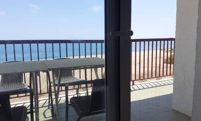 Canet de Mar Apartamento | Suitur apartamento primera linea mar vistas playa