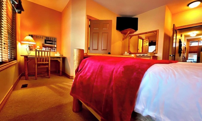 East Kootenay Condominio | SullivanStone #18 - Golf - Ski - Hike - Chill - Private Hot Tub - Sleeps 11