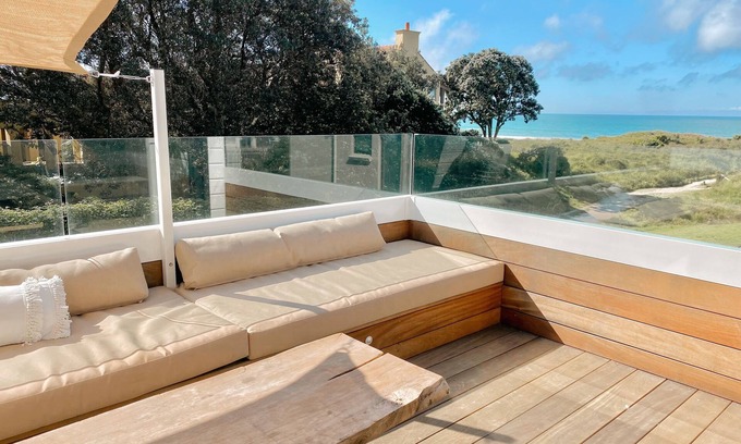 Mount Maunganui Casa | Sully’s Beach House: 45 seconds to beach, sleeps 7