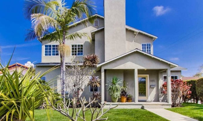 Sunset Cliffs Casa | Summer at The Grande House+Studio: yard+pets+BBQ!