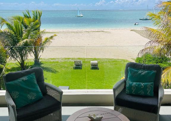 Pointe D'esny Apartamento | Summer Breeze Beachfront Luxury Apartment Pointe d'Esny