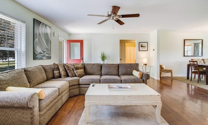 Rehoboth Beach Casa | Summer Breeze -central Rehoboth 3BR w/yard, game room in garage