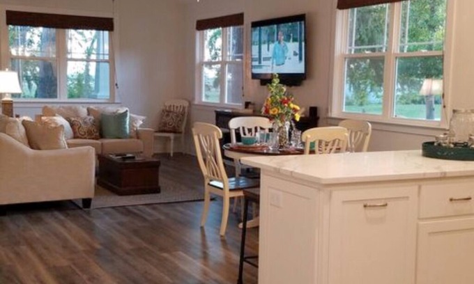 Darien Cabaña | Summer Breeze Cottage, tu hogar lejos del hogar. Ven a relajarte y disfruta.