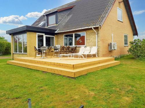 Maribo Casa | Summer Cottage Tucked Away In Coastal Area