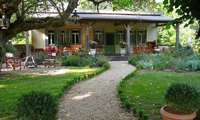 Villars Cabaña | CASA DE VERANO EN EL PARQUE DEL CASTILLO DE VILLAR EN PERIGORD