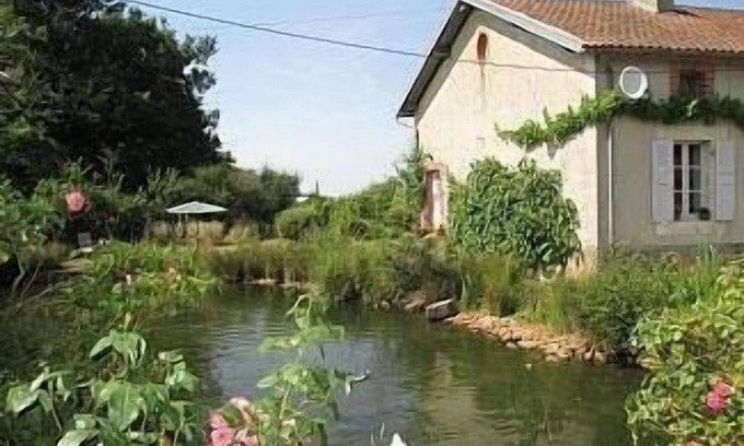 Lathus-Saint-Remy Cabaña | Holiday Cottage On Our Minifundiario Orgánica