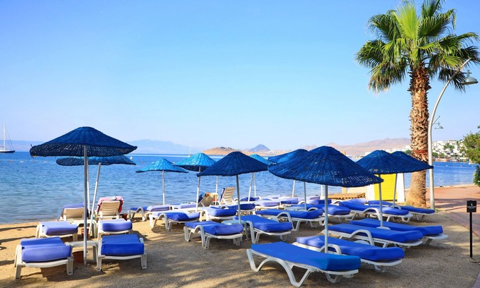 Bitez Hotel | Summer in Garden Suites & Beach Hotel