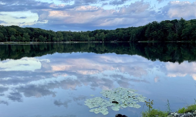 Pocono Lake Chalet De Esquí | Summer is filling up! STEPS to The LAKE! Biking, Wineries, Water Parks