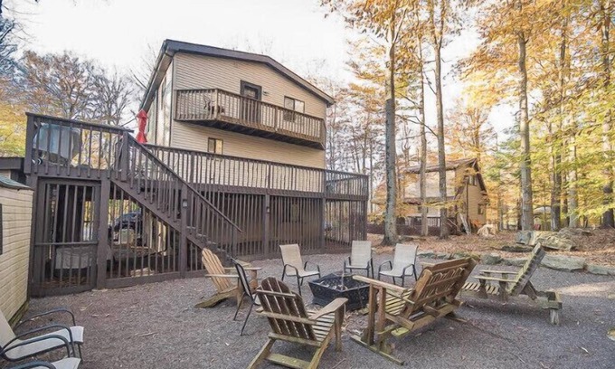 Lake Ariel Chalet De Esquí | Summer is the perfect time to be hiding out in our amazing community!