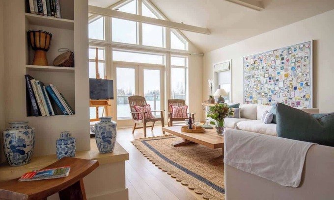 South Cerney Casa | Summer Lake | Lake house | Hot Tub + Rowing Boat