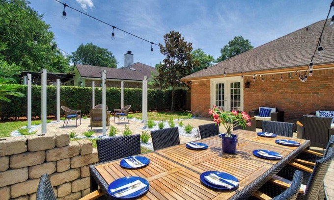 Southside Casa | ~Summer Recess Sleeps 12 Spa & Beaches~