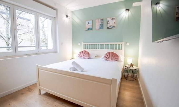 Tours Apartamento | Summer - Room with private bathroom