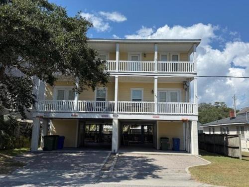Surfside Beach Casa | Summer's Den Home