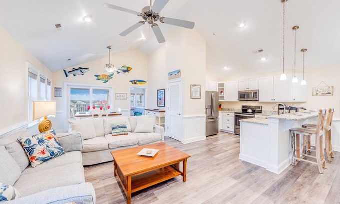 Hatteras Condominio | SUMMER SAVINGS - Canalfront Condo w/ Private Deck, Resort Pool, and Boat Slips