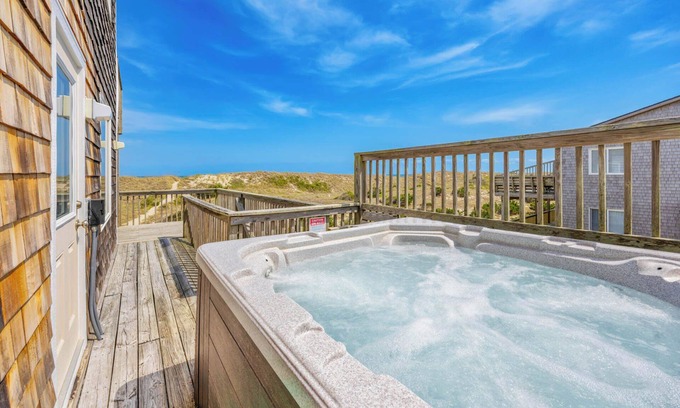 Waves Casa | Deluxe, cómoda casa frente al mar en olas con piscina, jacuzzi, fácil acceso a la playa