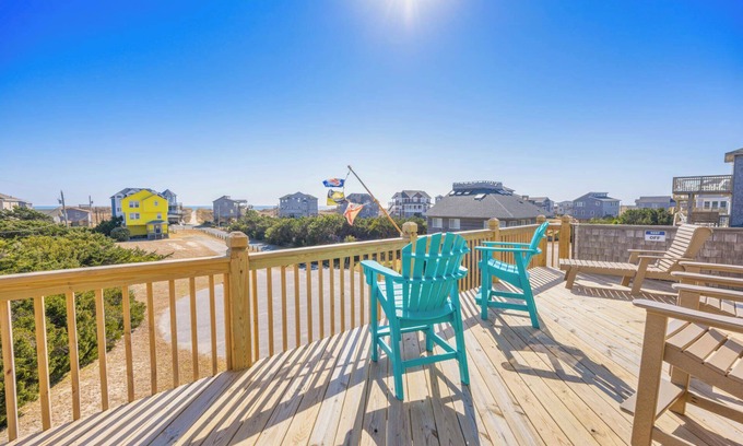 Frisco Casa | SUMMER SAVINGS - Oceanside Handicap Friendly w/ Hot Tub, Elevator, Beach Nearby