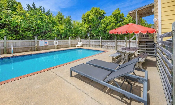 Waves Casa | SUMMER SAVINGS- Oceanview Home w/ Saltwater Pool, Hot Tub, Game Room, Basketball