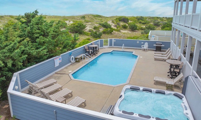 Ocean Isle Estates Casa | Servicios exuberantes frente al mar: elevador, piscina, 2 jacuzzis, sala de juegos, electrodomésticos dobles
