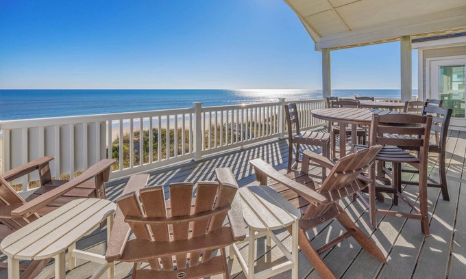 Hatteras Casa | ¡Nuevo 2020- Estilo de lujo frente al mar! Piscina, jacuzzi, teatro y sala de juegos, se admiten perros