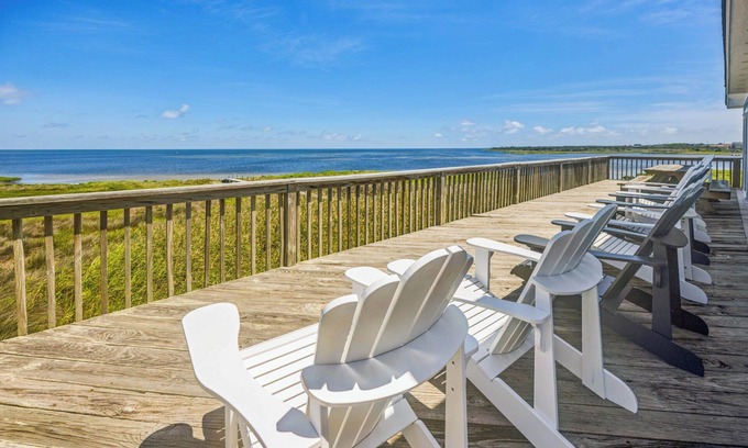 Frisco Casa | Familia y perro amigable! Soundfront, Frisco w / Game Rm, Jacuzzi, Walkway to Sound
